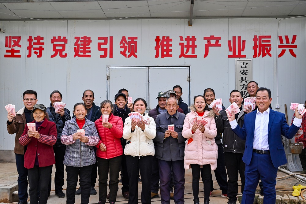 6008集团集团助力“小蛋鸡蝶变金凤凰”